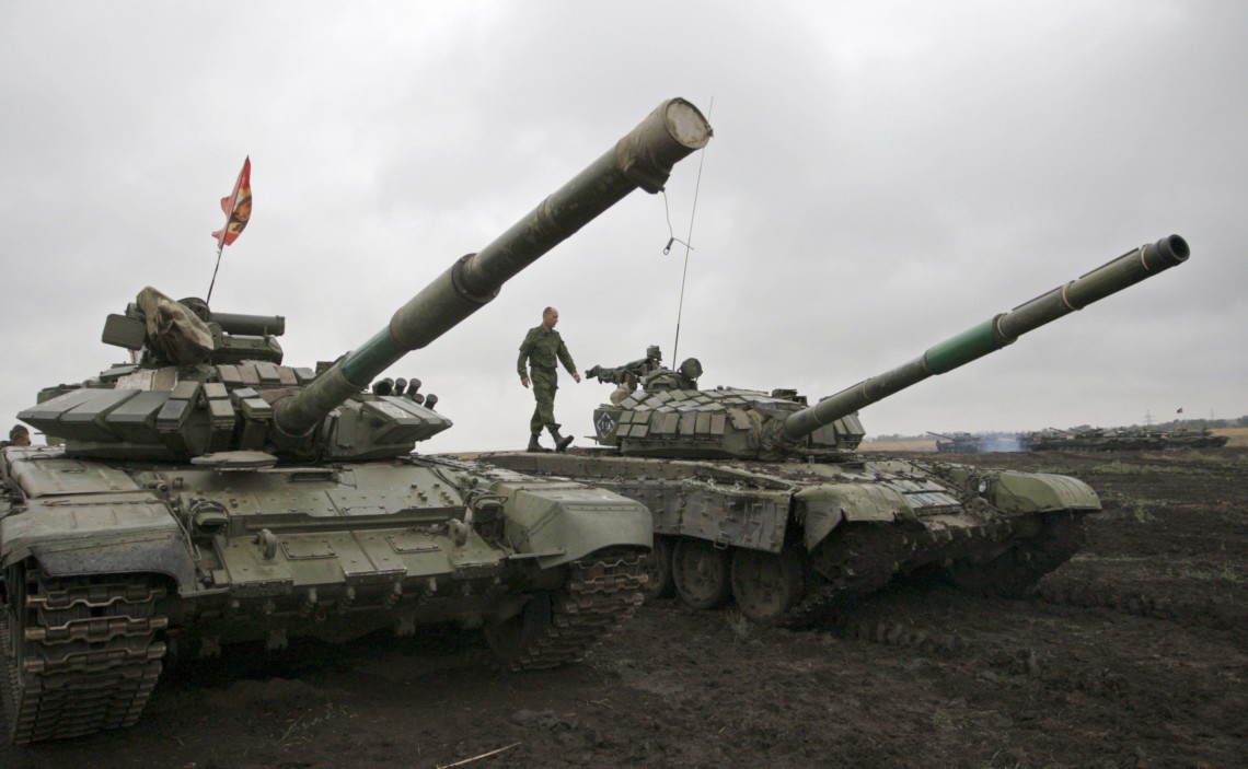 Оккупанты на Донбассе продолжают размещать вооружение в запрещенных местах