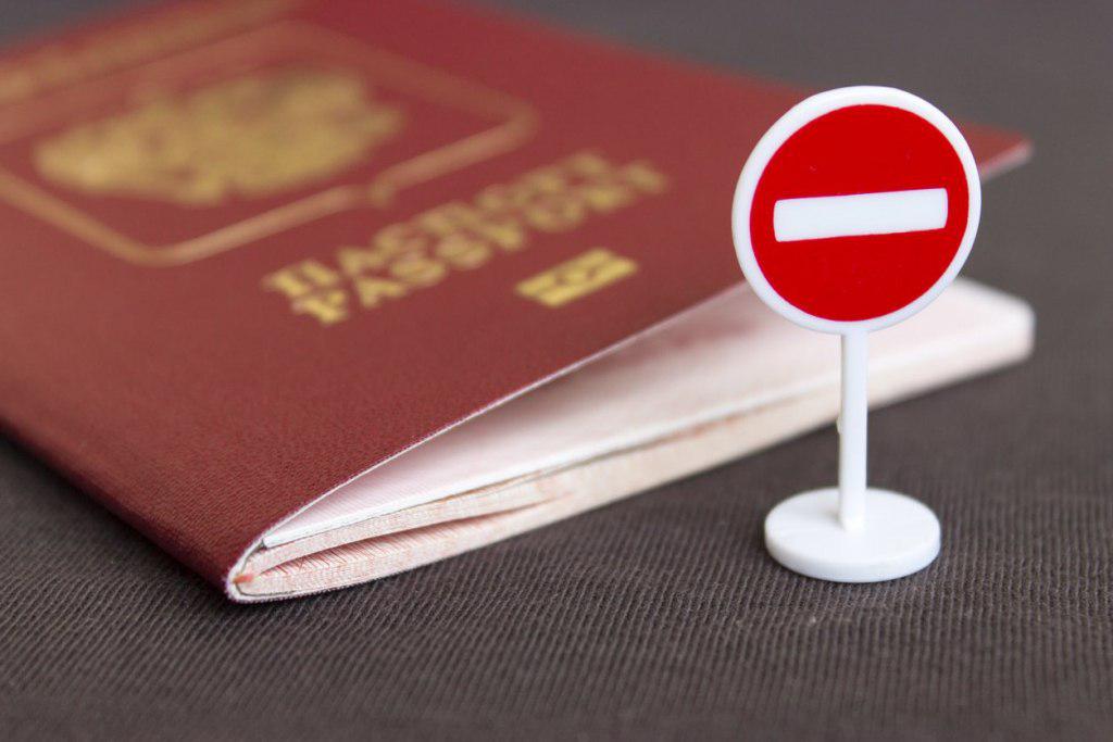 Паспорта РФ для Донбасса: ЕС разрабатывает «единые рекомендации» о непризнании
