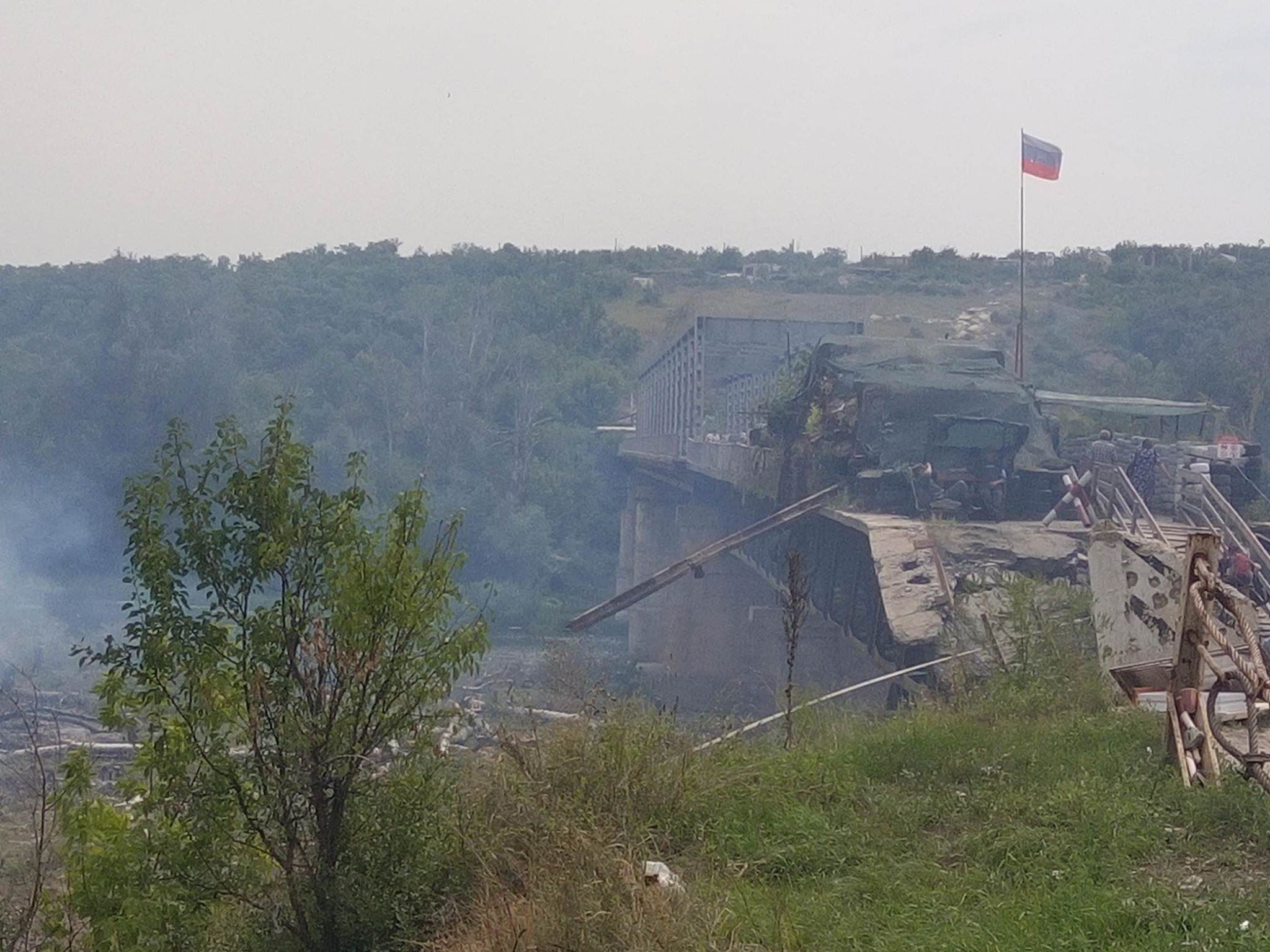 В Станице Луганской завершили разминирование вблизи моста