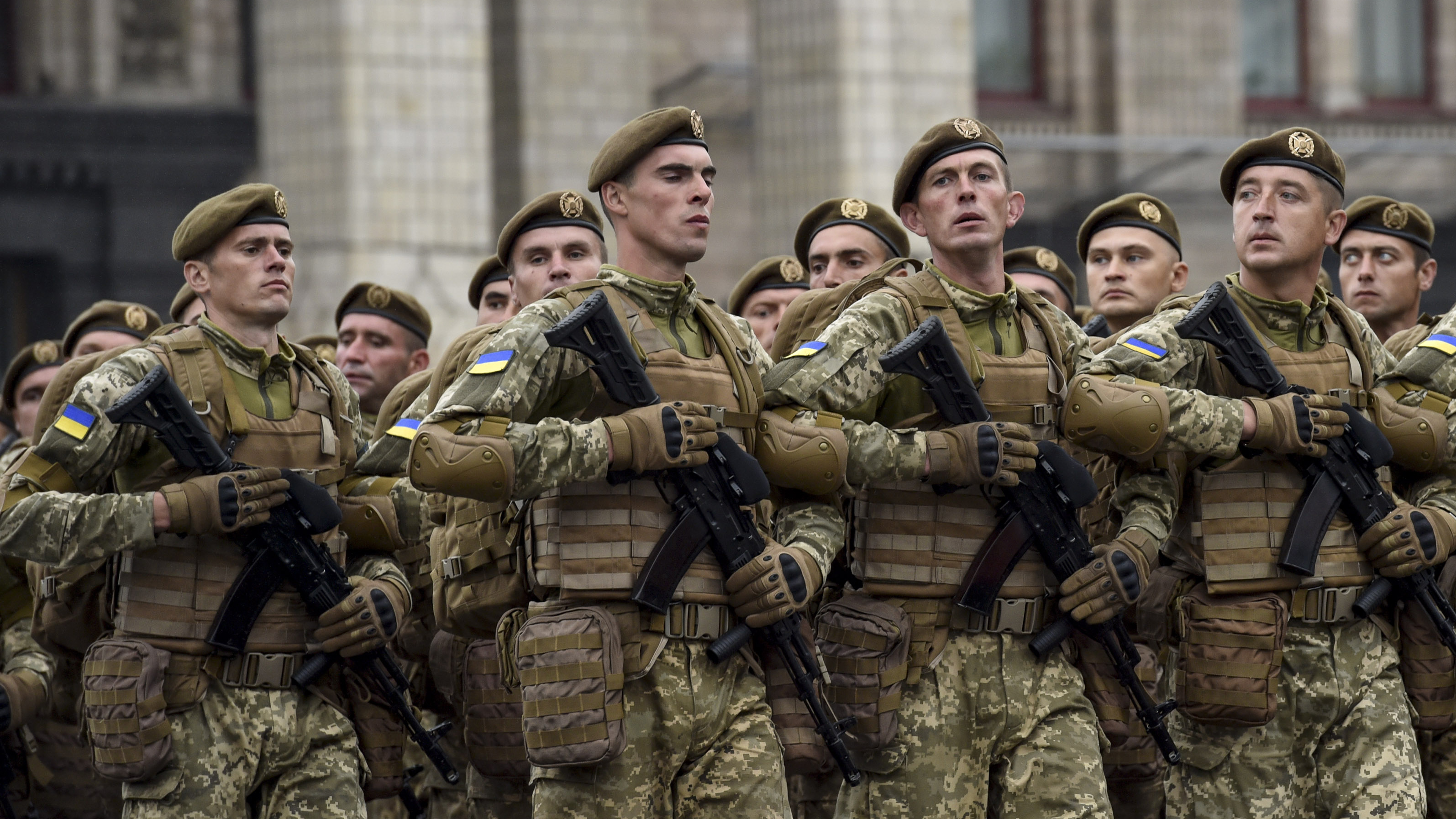 Контрактная армия в Украине и ее позитивы