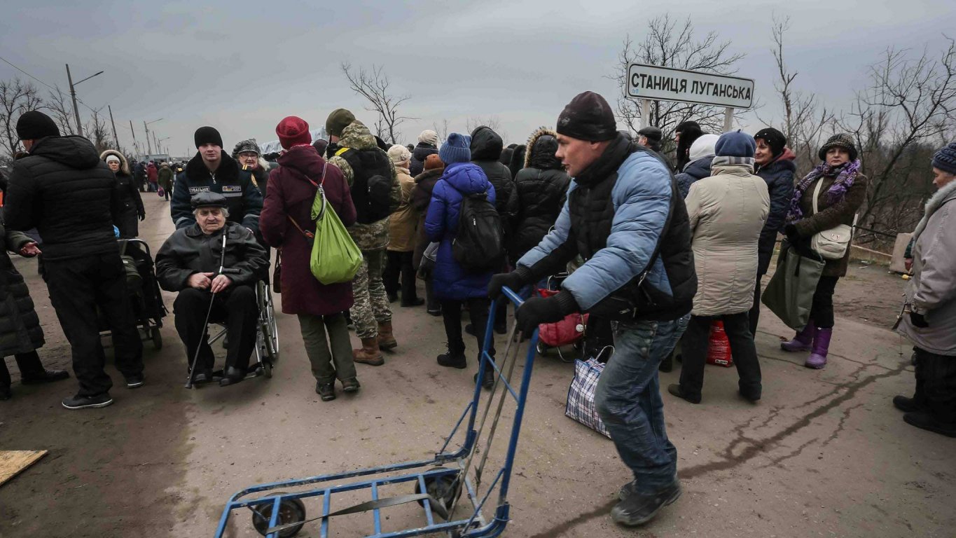 Власть готова упростить жизни людей на оккупированном Донбассе, – Пристайко