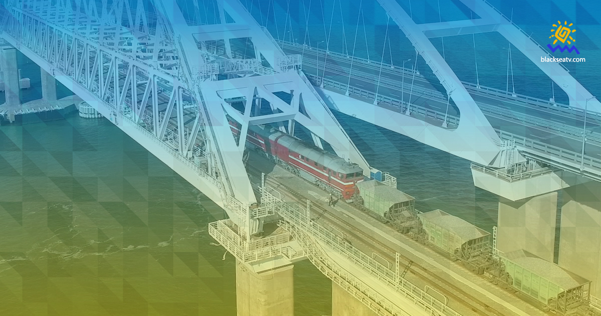 Окупанти запустили рух вантажних поїздів по Керченському мосту