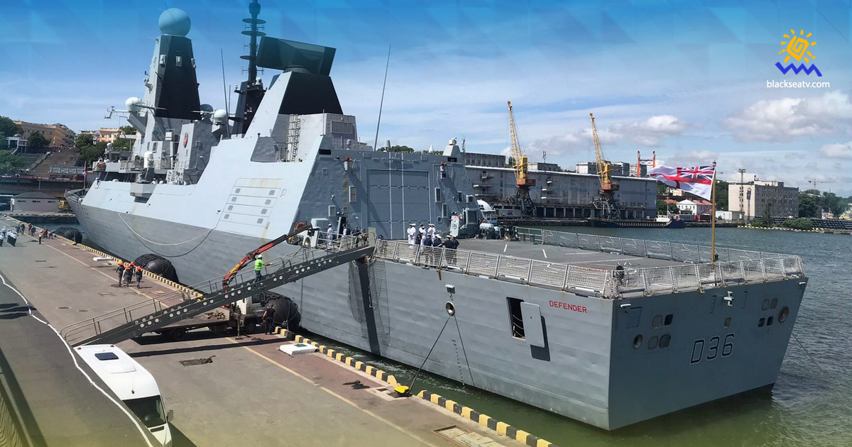 Британский корабль Defender и российские угрозы с обстрелами: что произошло вблизи Крыма