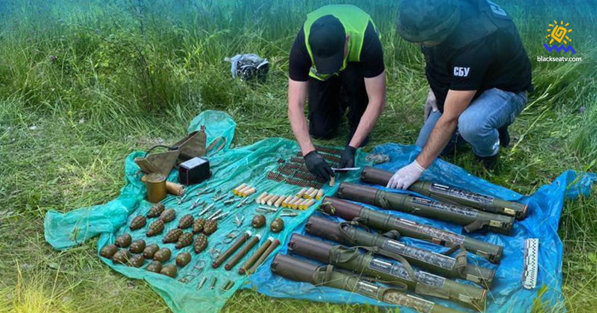 СБУ обнаруживает тайники боеприпасов даже в мирных регионах Украины