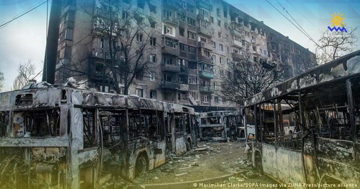 Россия грабит уничтоженный ею Мариуполь: воруют металл и зерно