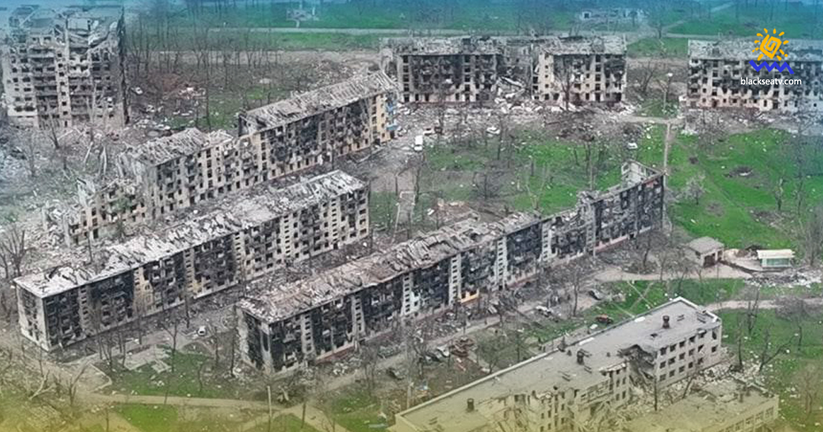 Россияне снесли в Мариуполе 1300 многоэтажек, не убрав тела погибших, – мэр города